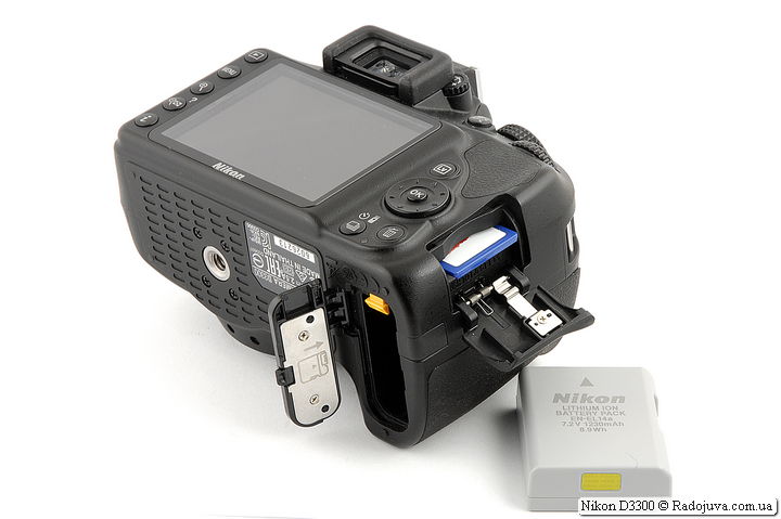 Nikon D3300, батарейный отсек, батарея и карта памяти