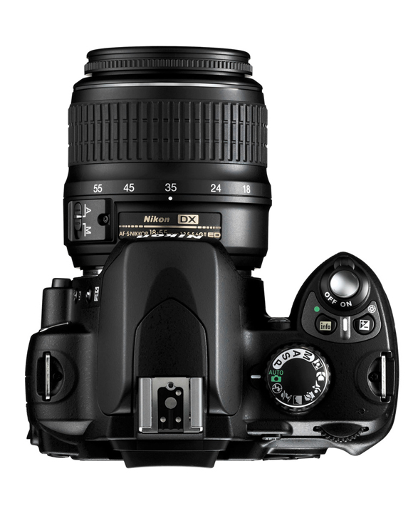 Nikon D40 met Nikon DX AF-S Nikkor 18-55mm 1: 3.5-5.6GII ED SWM asferische lens