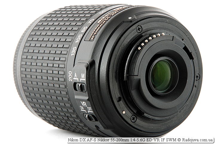 Aanzicht van de achterlens van de Nikon DX AF-S Nikkor 55-200mm 1: 4-5.6G ED VR IF SWM lens