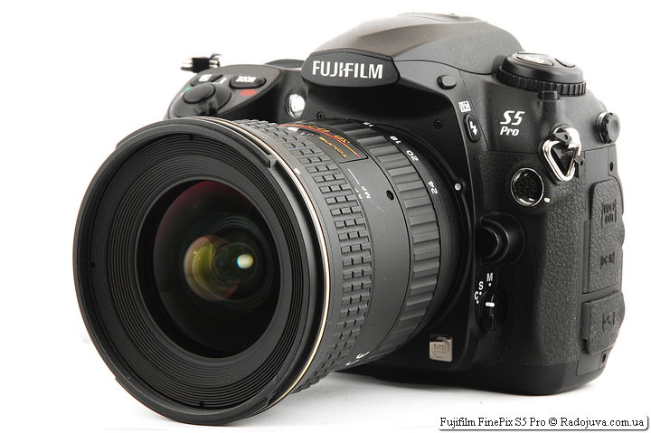S5 PRO met Tokina AT-X Pro SD 12-24 F4 (IF) DX II 124-lens