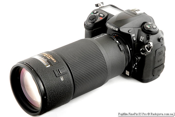 Fujifilm FinePix S5 Pro avec objectif Nikon ED AF Nikkor 80-200mm 1:2.8D (MKII)