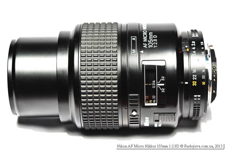 Vista del objetivo Nikon AF 105 mm f 2.8 D Micro Nikkor cuando se enfoca en MDF