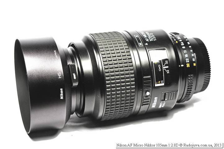 View of the Nikon AF 105 mm f 2.8 D Micro Nikkor with HS-7 lens hood