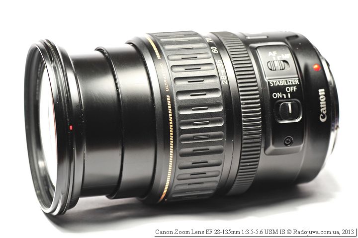 View of the Canon EF 28-135mm f / 3.5-5.6 USM IS lens at 135mm focal length with an extended trunk