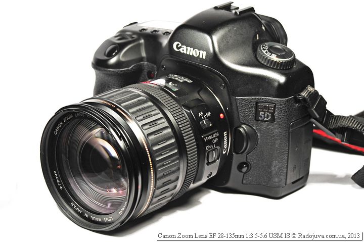 Weergave van een Canon EF 28-135mm f/3.5-5.6 USM IS-lens op een full-frame camera