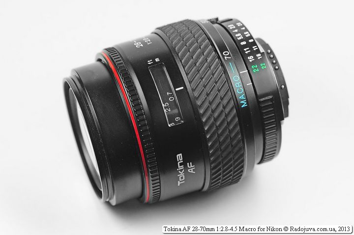 Aanzicht van de lens okina AF 28-70mm F2.8-4.5 met maximale verlenging van de kofferbak