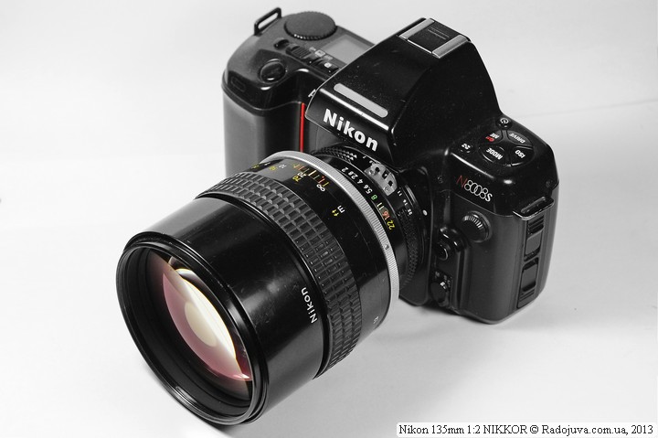 Overview of the Nikon 135 mm F 2 NIKKOR. Great portrait lens. | Happy