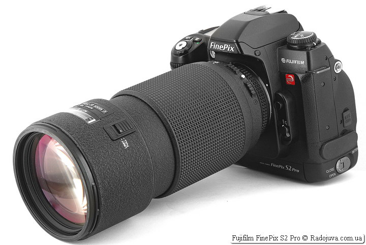 Fujifilm FinePix S2 Pro met Nikon ED AF Nikkor 80-200mm 1:2.8D (MKII) lens