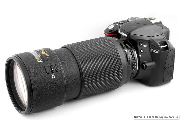 Nikon D3300 con lente Nikon ED AF Nikkor 80-200 mm 1: 2.8D (MKII)