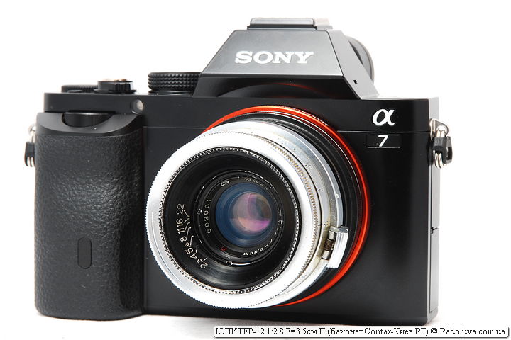 JUPITER-12 1:2.8 F=3.5cm P con montura Contax-Kyiv RF en cámara Sony a7