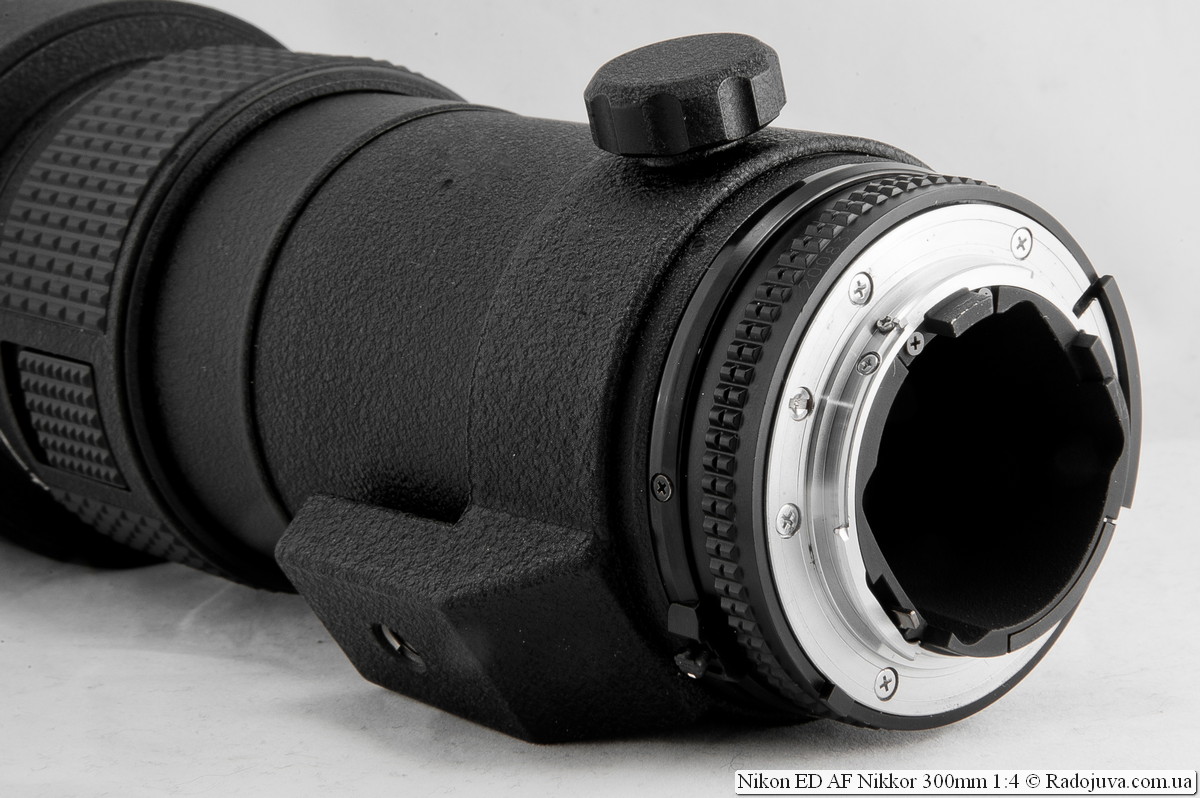 Nikon 300mm f / 4 ED AF Nikkor