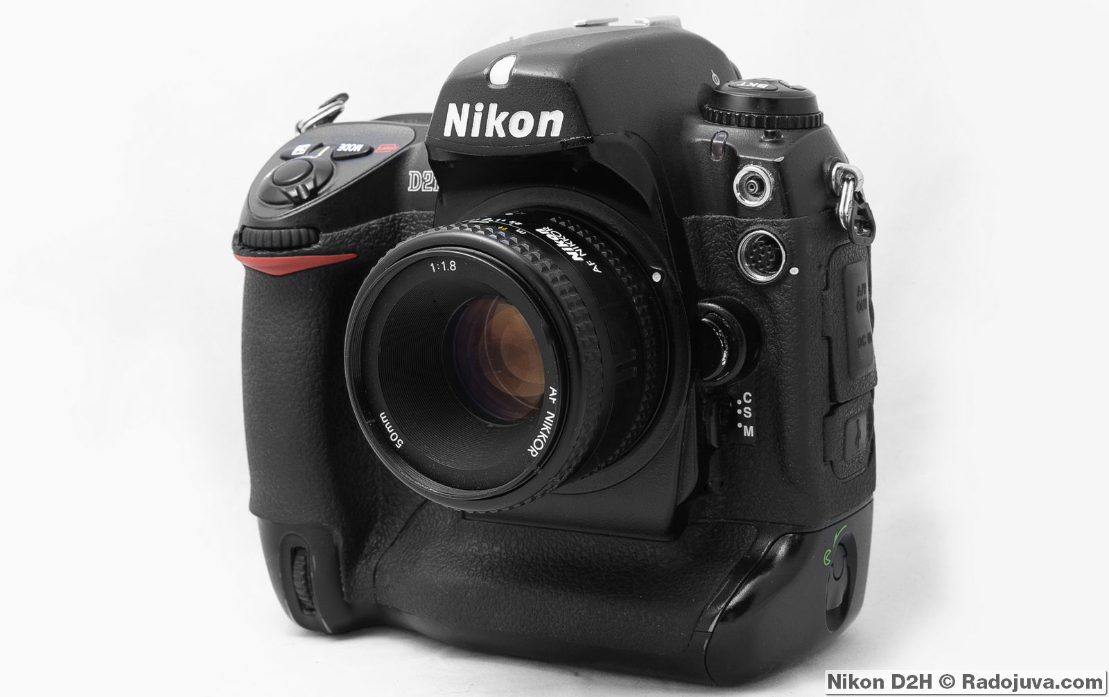 Review of the old Nikon D2H | Happy