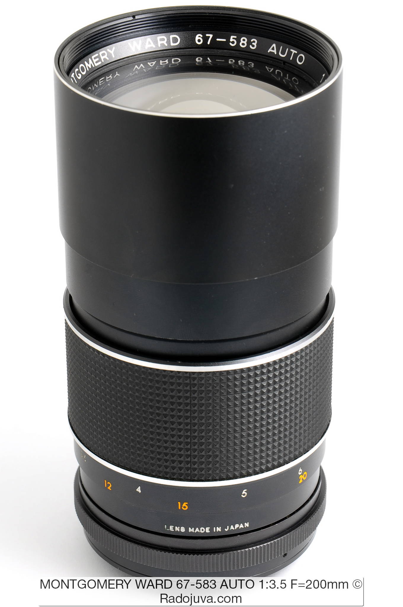 Lente mostrado en Canon EOS DIGITAL Rebel XSi digital SLR. La lente se montó en la cámara usando un adaptador M450-Canon EOS sin chip .