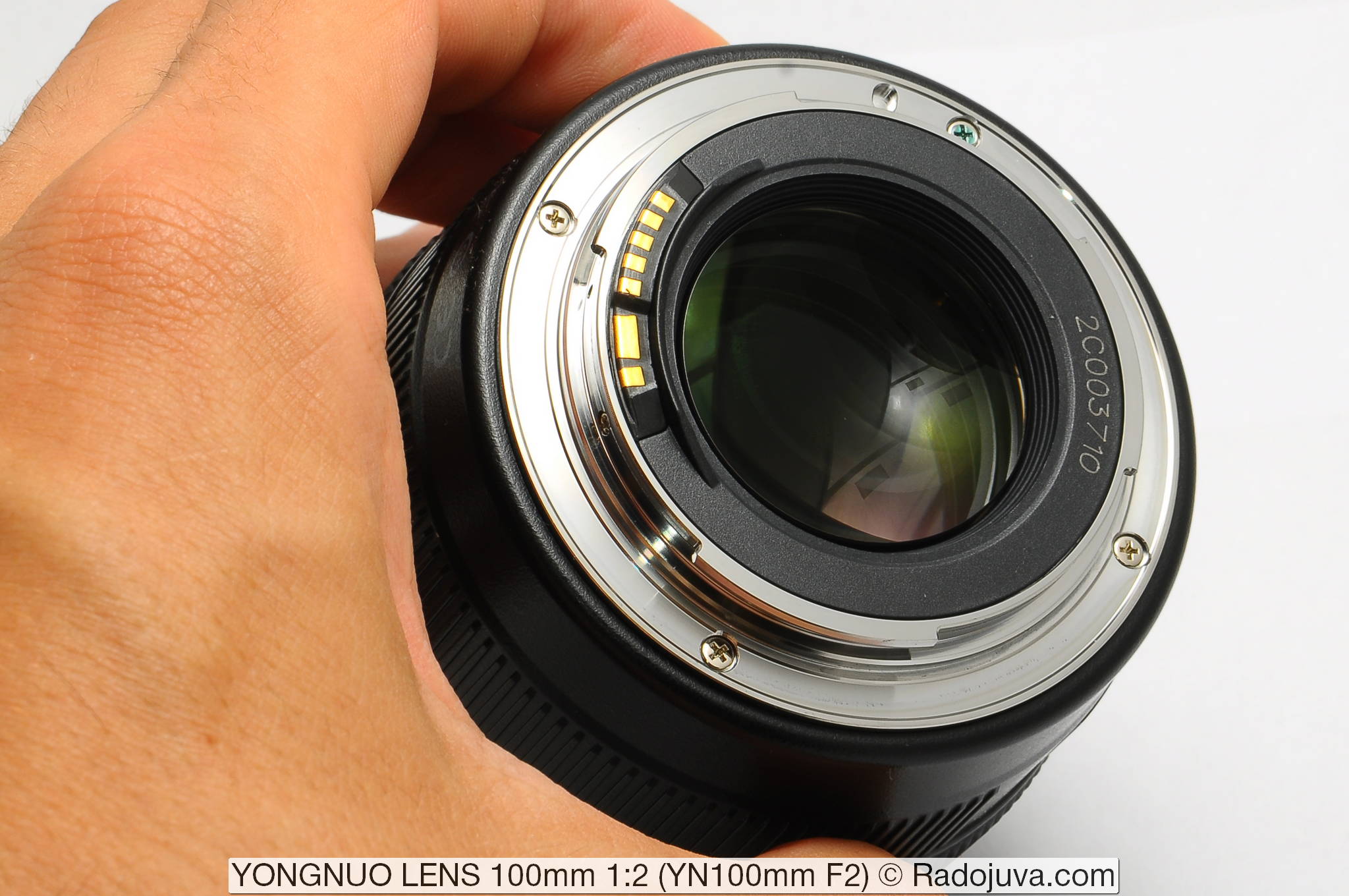 Yongnuo YN 100mm f / 2 lens