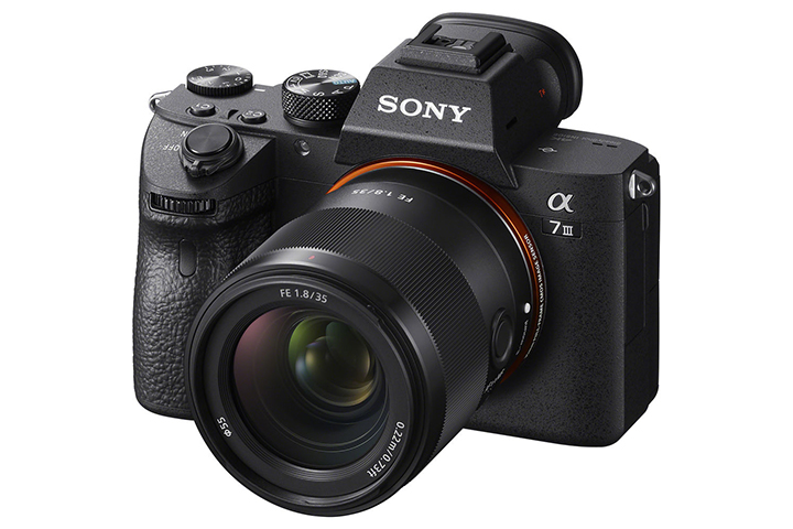 Sony FE 35mm f / 1.8
