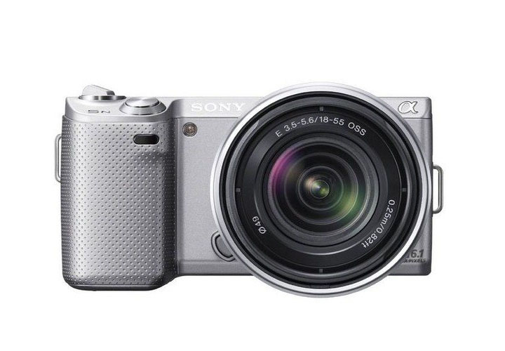 Sony E 3.5-5.6 / 18-55 OSS. The lens is shown on the Sony NEX-5N camera.