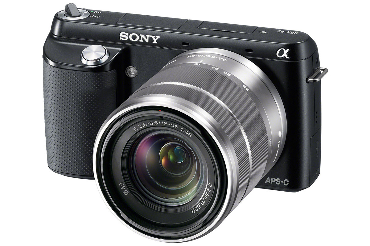 Sony E 3.5-5.6/18-55 OSS. Lens weergegeven op Sony NEX-C3-camera