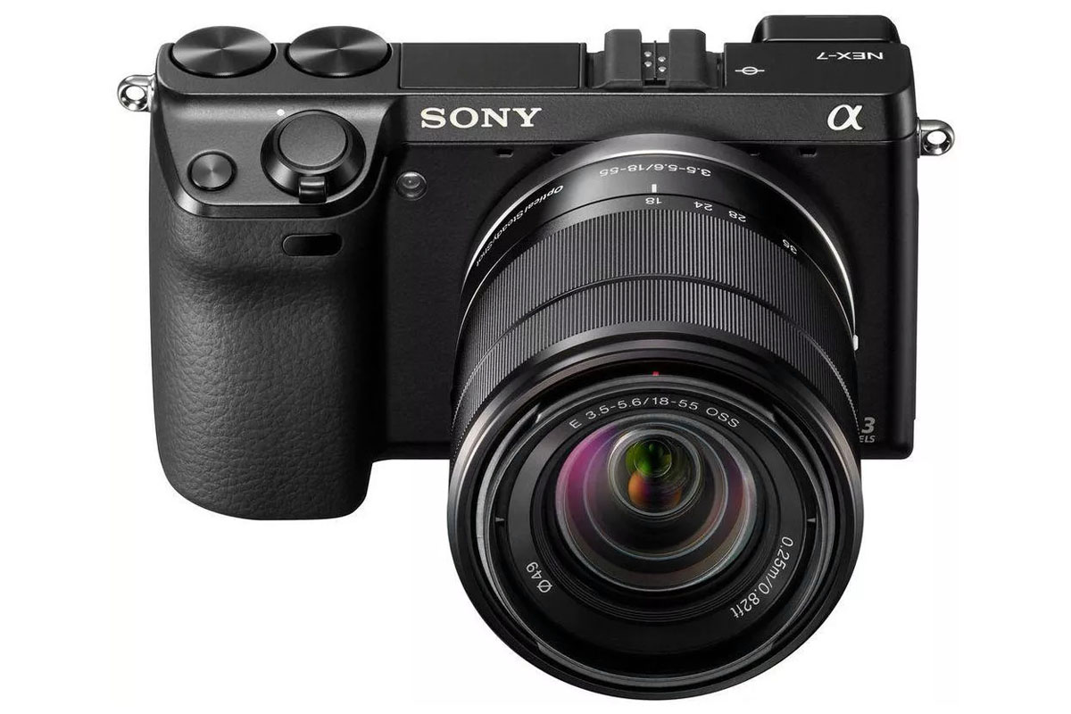 Sony E 3.5-5.6 / 18-55 OSS. The lens is shown on the Sony NEX-7 camera.