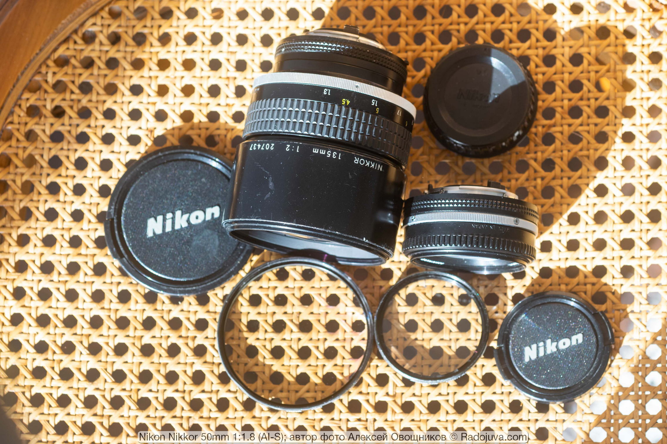 Nikkor 50 mm F1.8 junto a Nikkor 135 mm F2