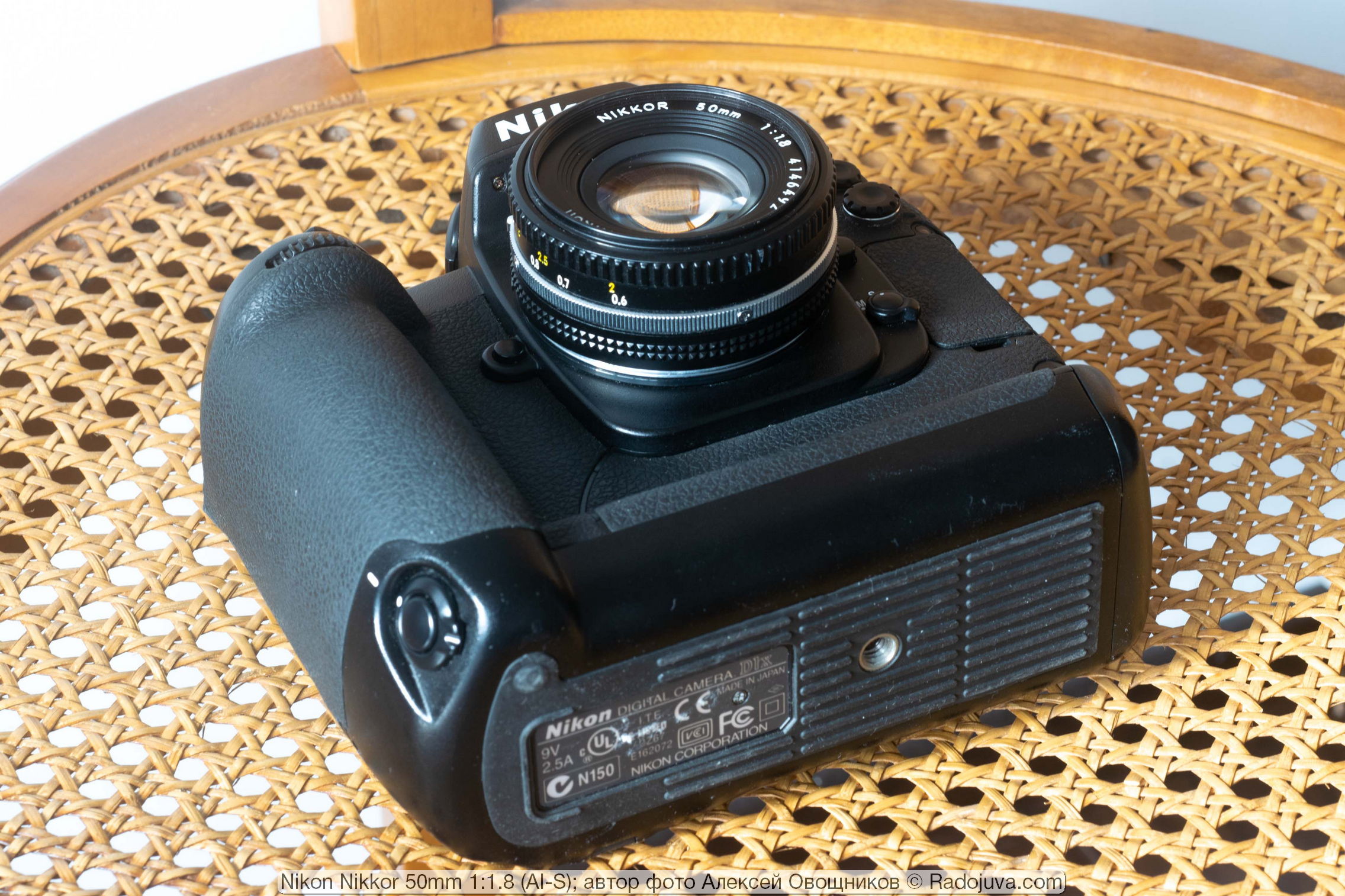 スムーズに回りますNikon FM +Ai-S Nikkor 50mm f1.8 パンケーキ完動品