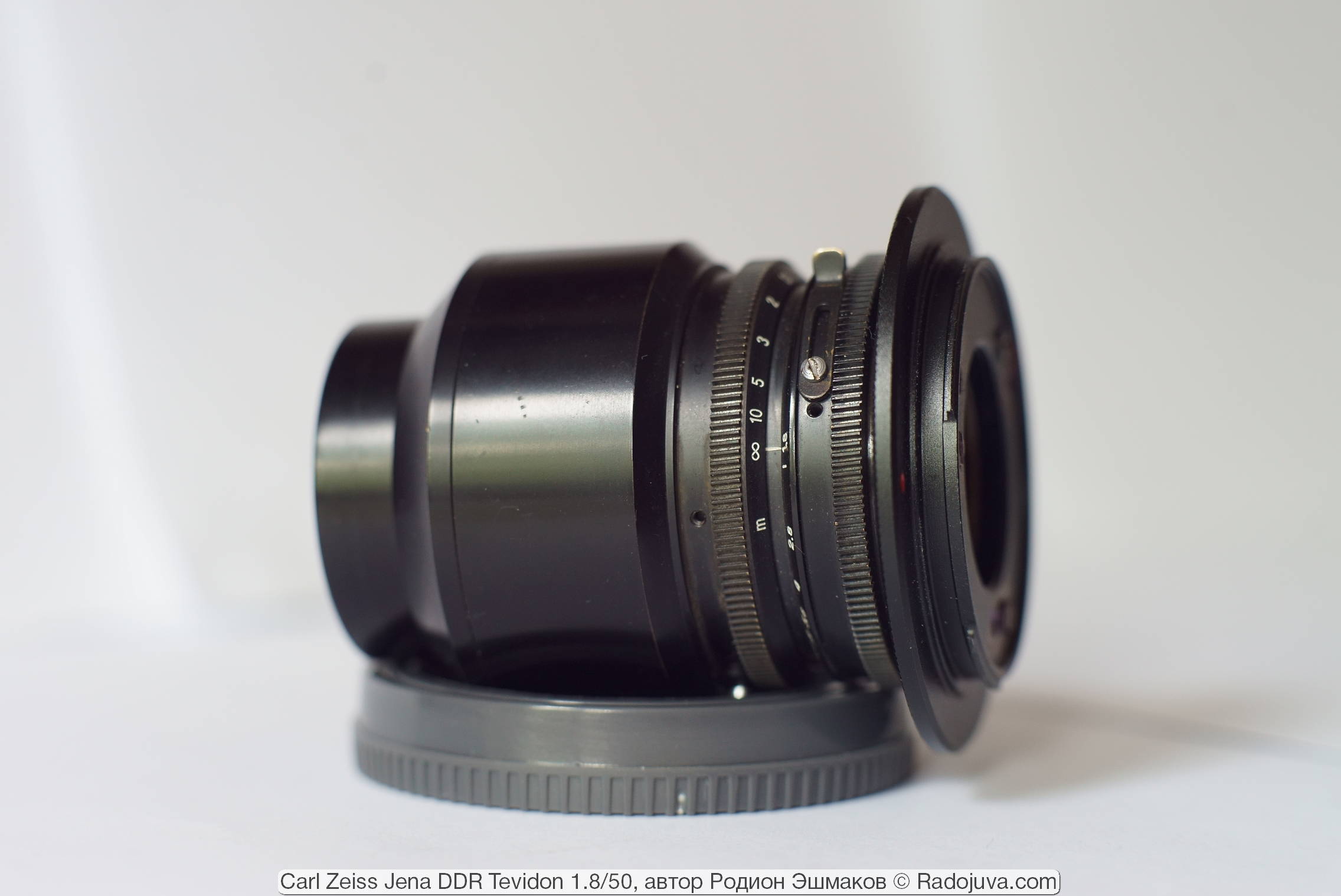Side view of Tevidon 50 / 1.8 case.