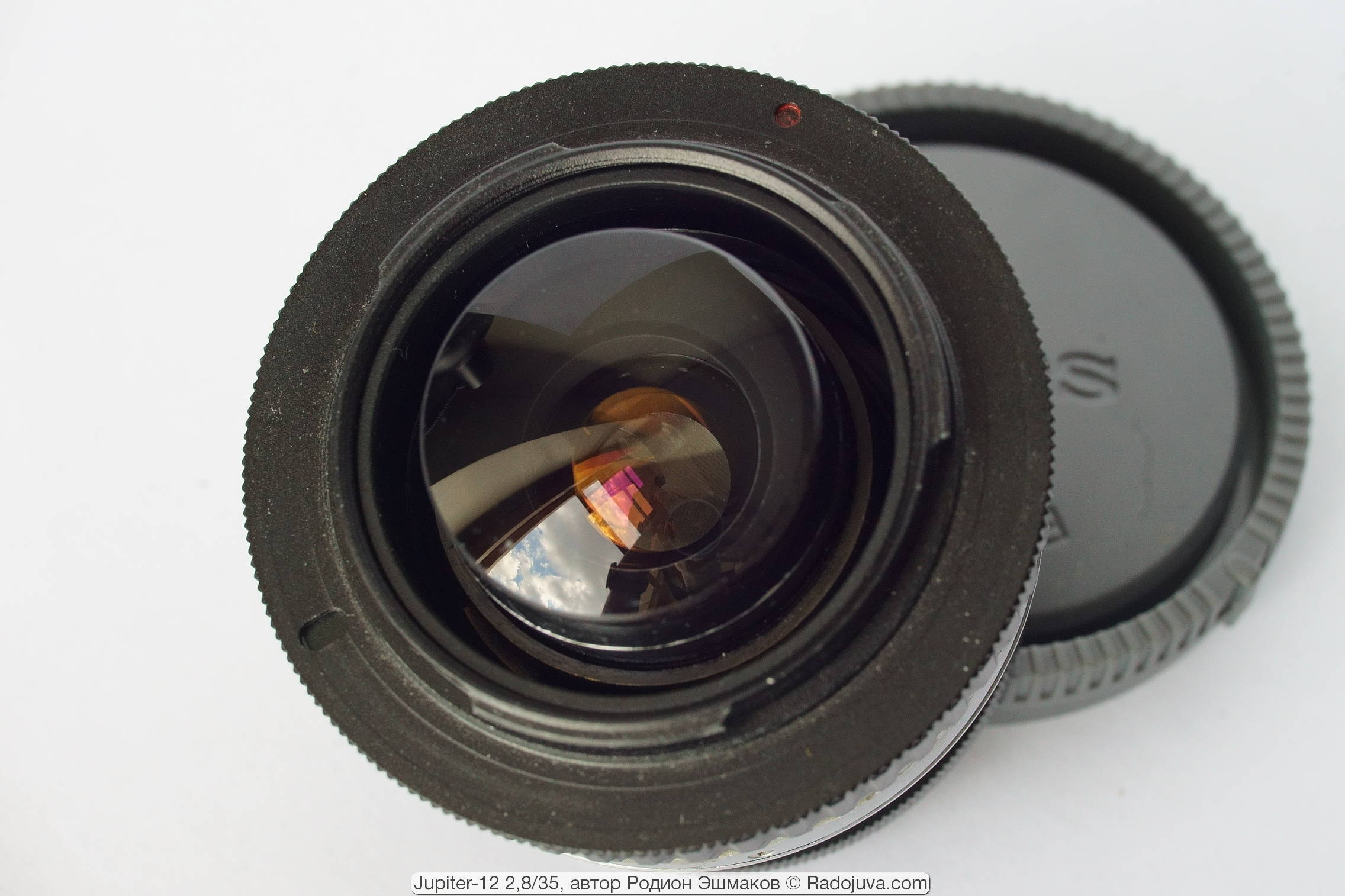 View of the Jupiter-12 diaphragm through the rear lens group.