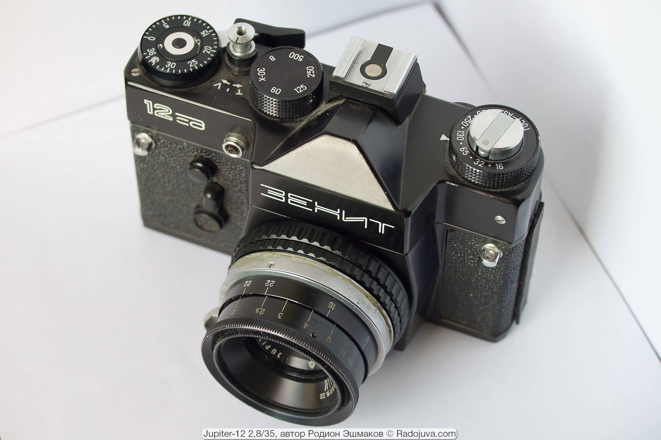 Modified Jupiter-12 can only be attached to the Zenith camera through a macrohelicoid.