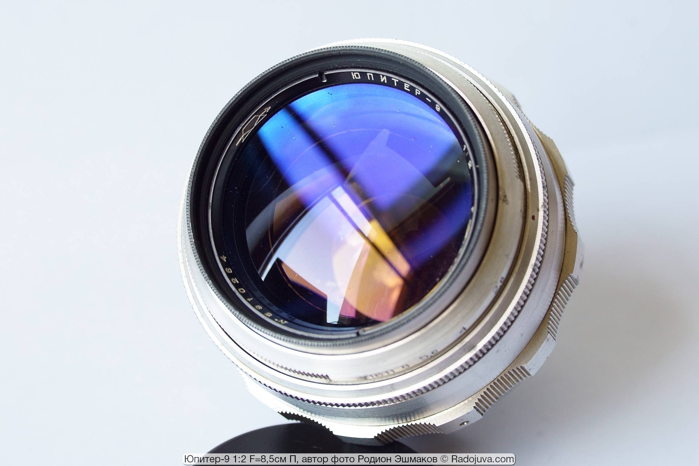 The view of the large convex front lens of the Jupiter-9 objective is quite aesthetic.