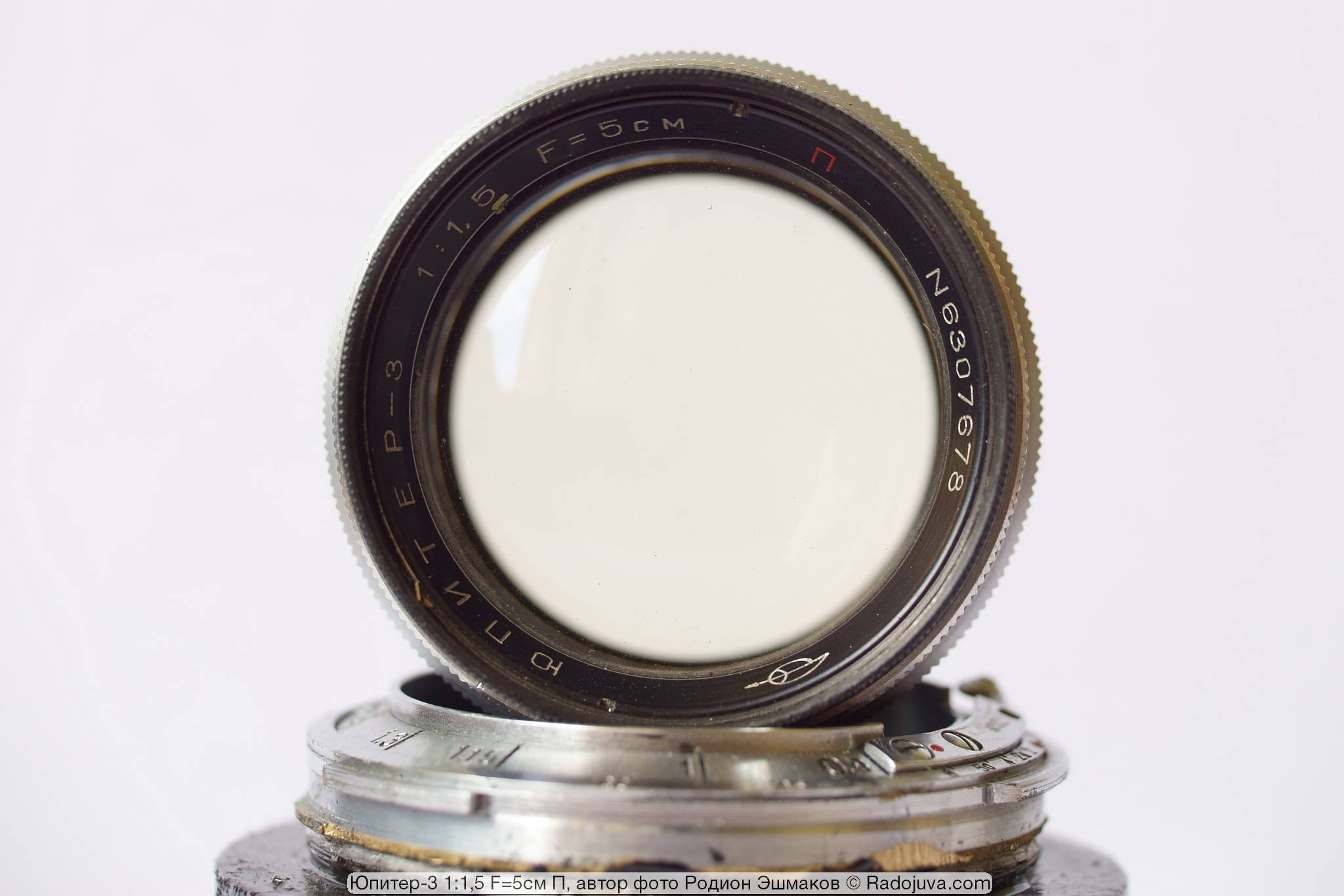 Jupiter-3 lenses often turn yellow in transmission, but versions with blue (orange in transmission) and violet (yellow-green) antireflection are especially affected.