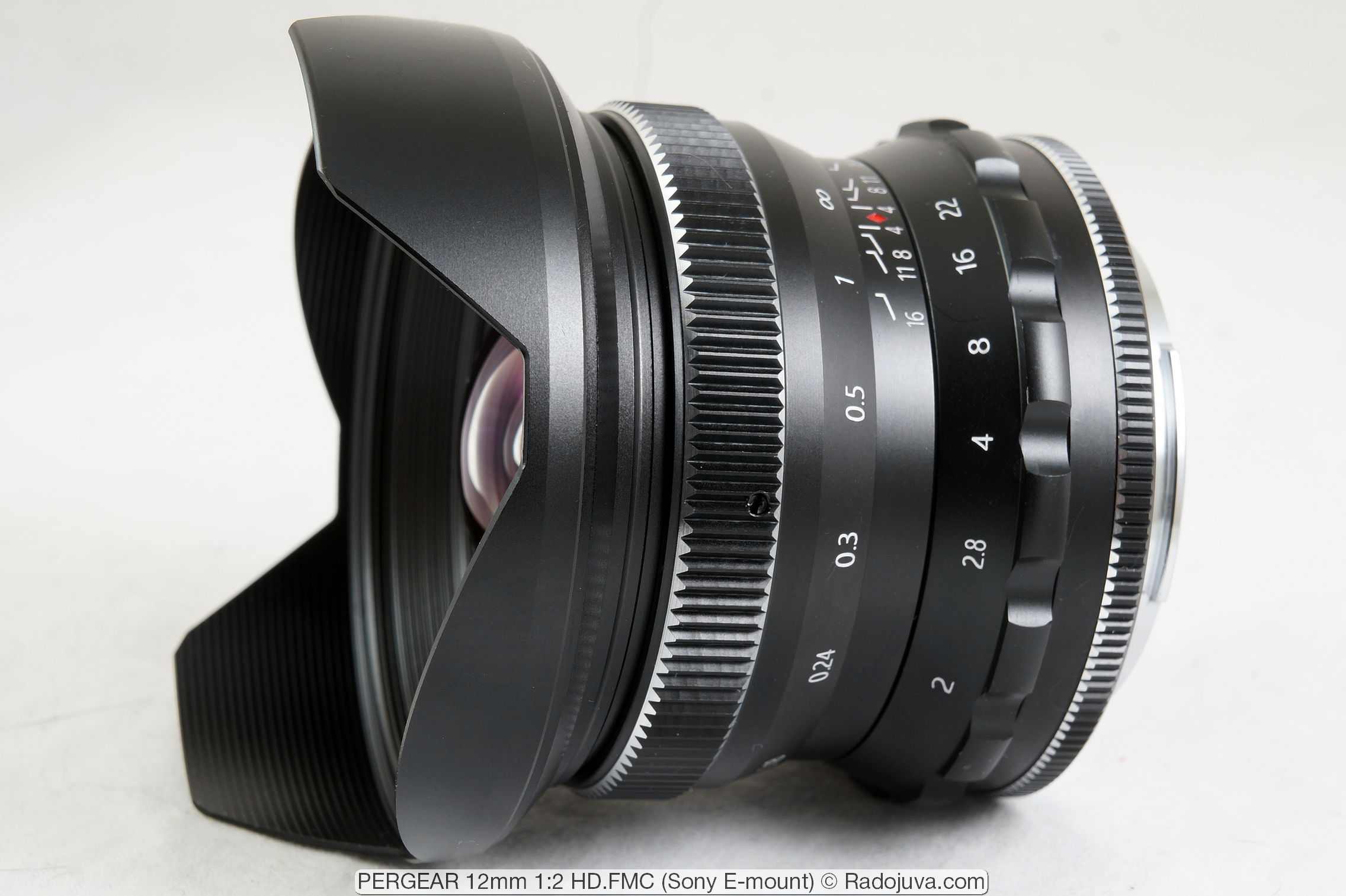 Review of PERGEAR 12mm 1: 2 HD.FMC | Radozhiva