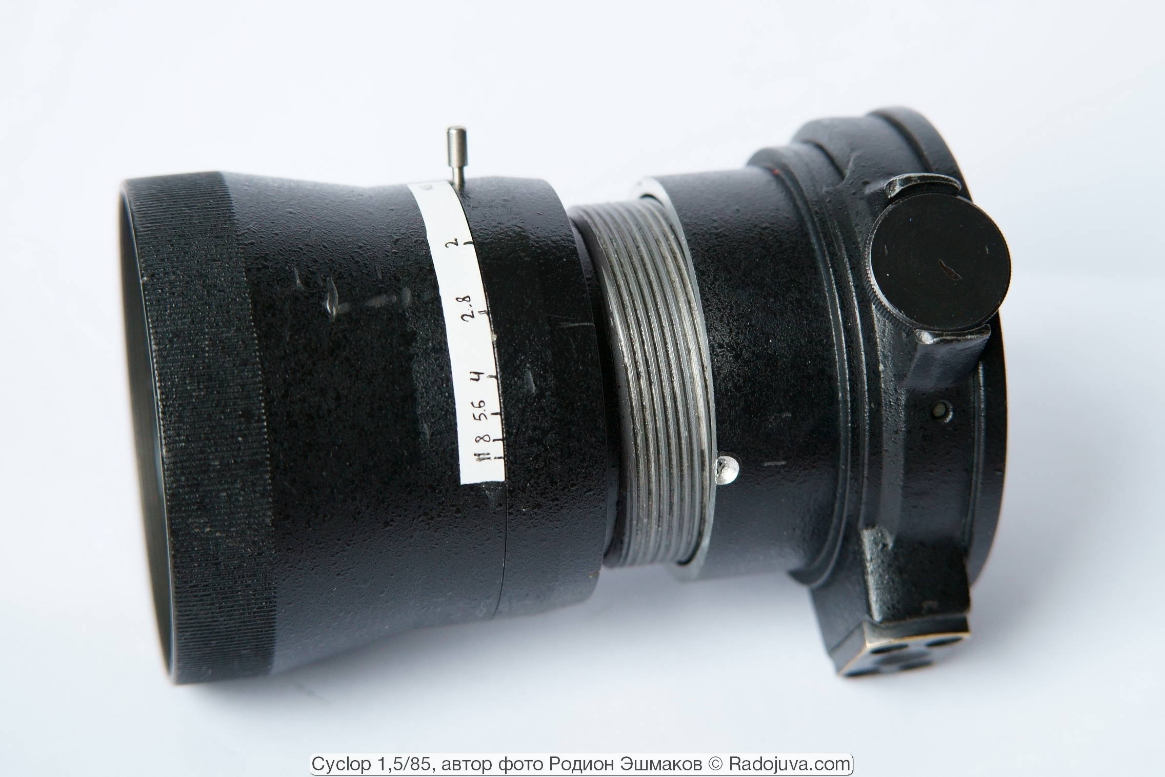 De maximale verlenging van het lensblok van de lens bij het scherpstellen op de MDF.