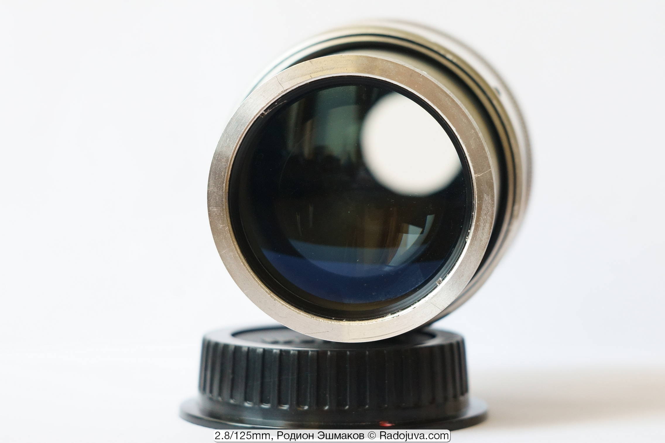 The multi-blade diaphragm always leaves the pupil of the lens round.