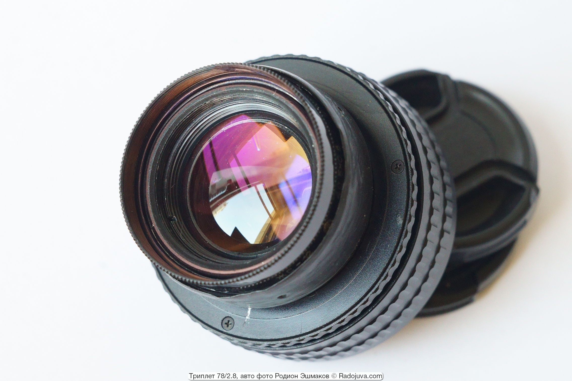 After blackening the ends of the lenses and the inner surfaces of the lens unit, nothing shiny is visible in the lens.