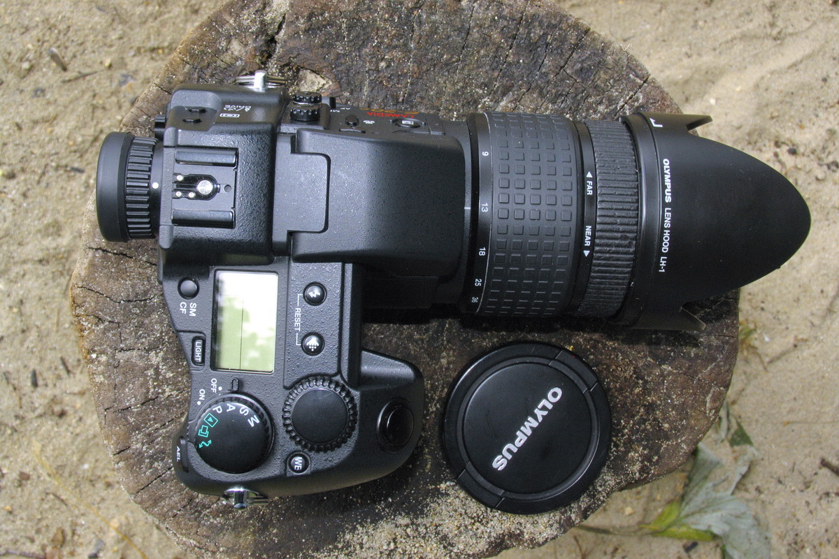 Olympus E-20: top view
