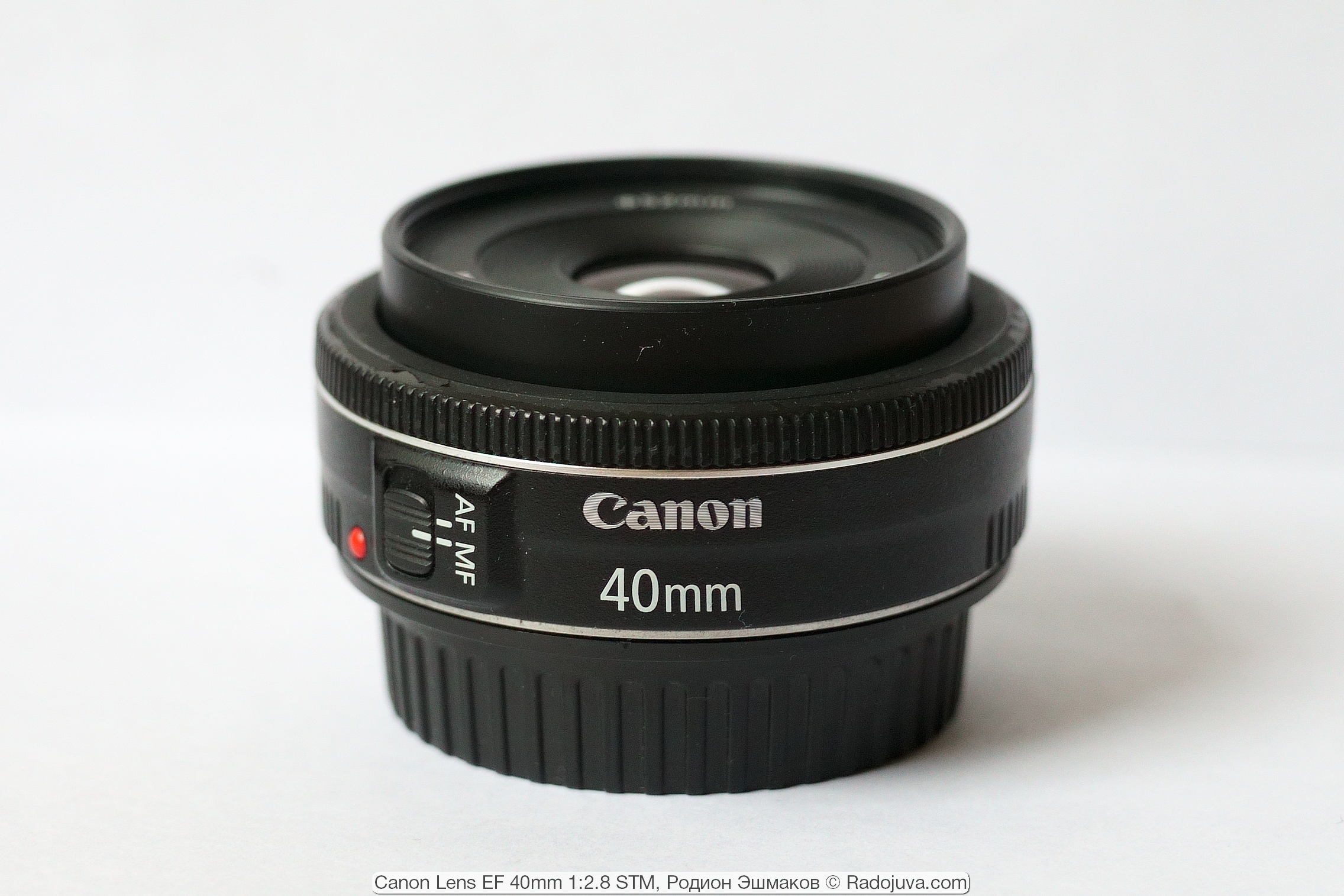 Pancake Canon Lens EF 40mm 1: 2.8 STM. Anniversary hundredth 