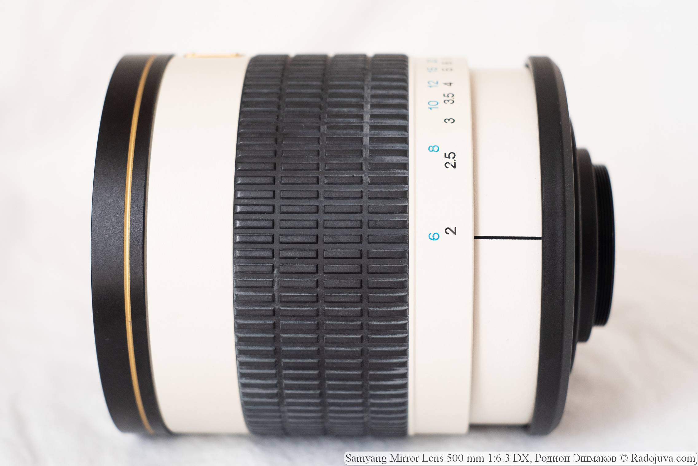 Lens when focusing on MDF: the focus ring always rotates 90 °.
