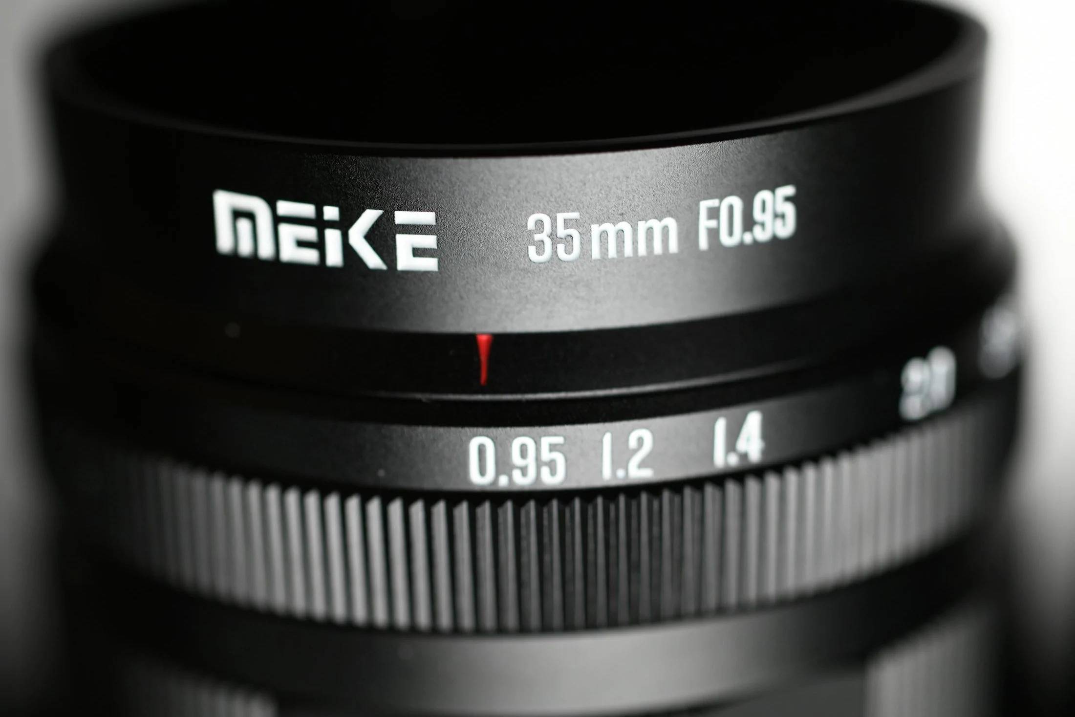 MEIKE 35mm F0.95 Multi Coated (APS-C, Sony E)