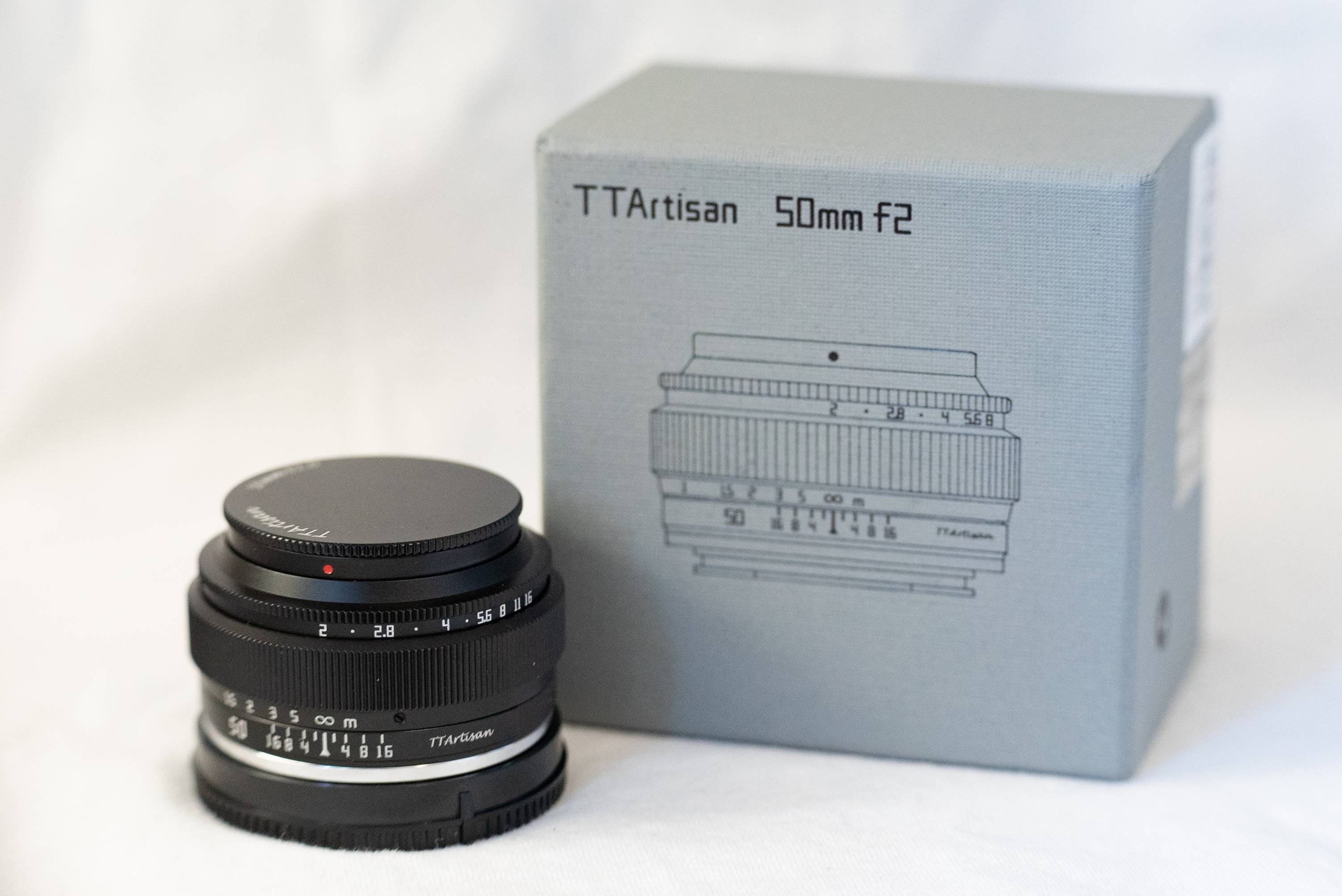 TTArtisan 50/2 lens en fabrieksverpakking.