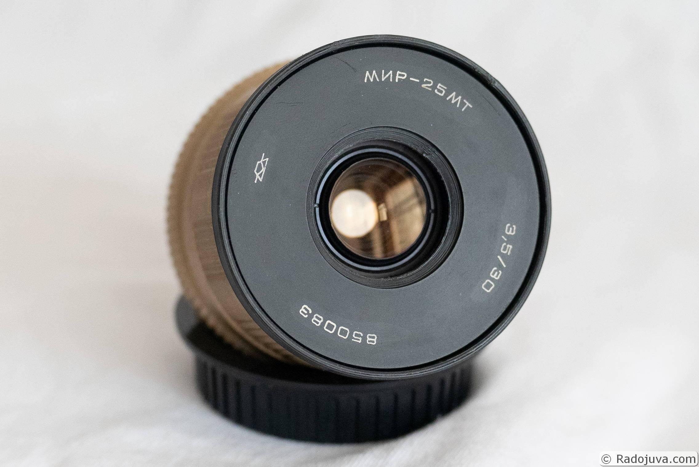 View of the adapted lens from the side of the front lens.