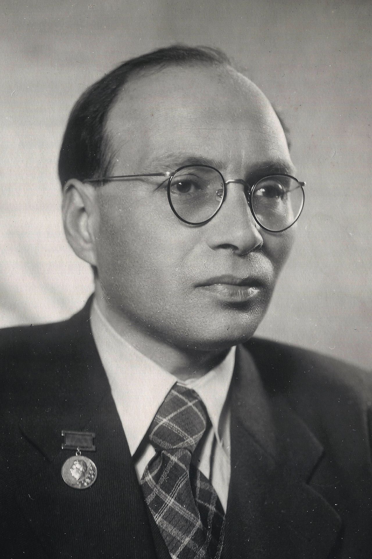 D.S. Volosov is one of the most famous and prolific Soviet opticians.